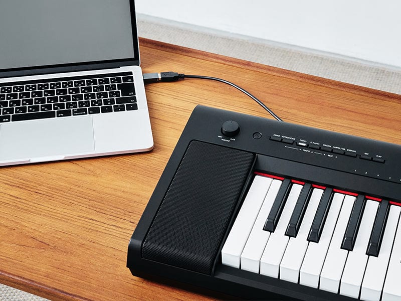 Yamaha Piaggero NP15 Smart Portable Piano; Black