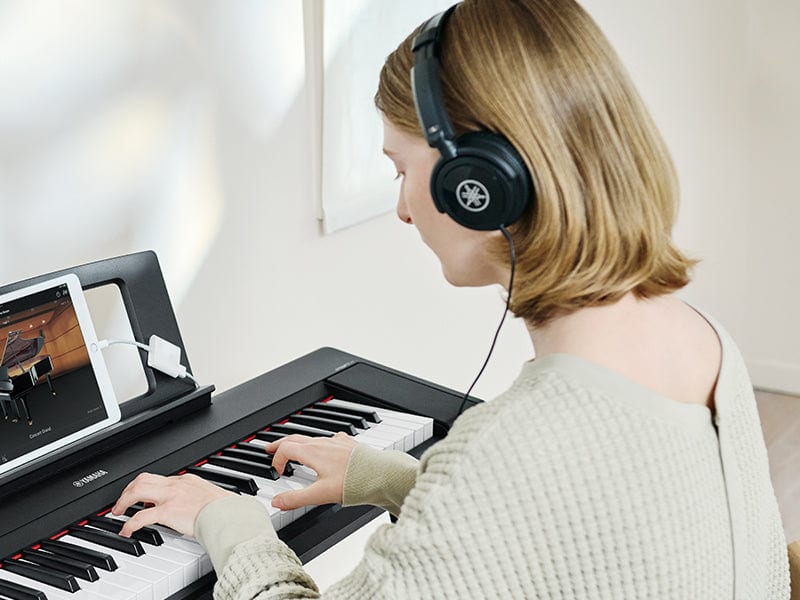 Yamaha Piaggero NP15 Smart Portable Piano; Black