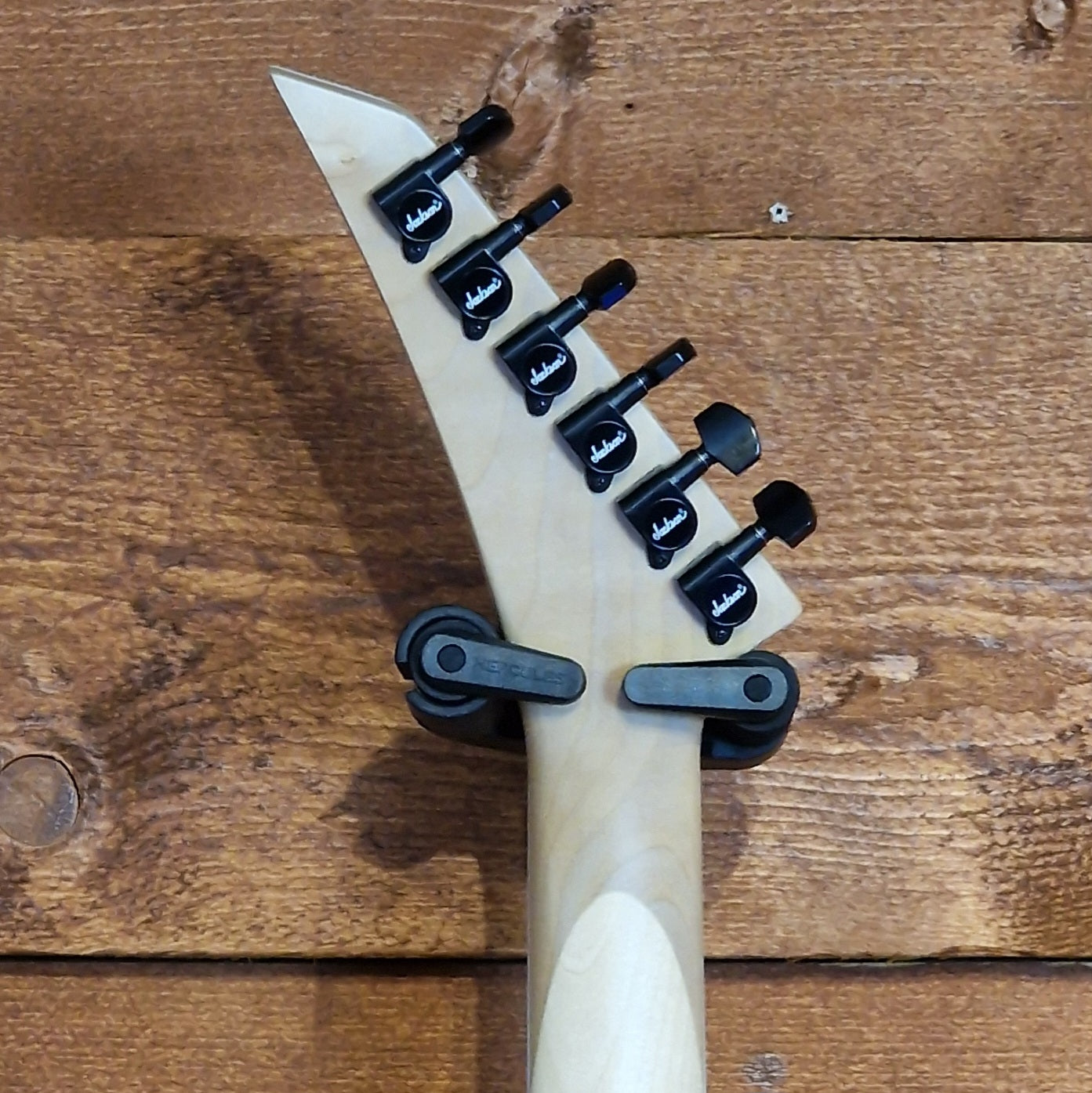 Jackson Kelly JS32T Electric Guitar + SD Black Winter; Satin Black: Serial Number: CWJ25014725 | Second Hand