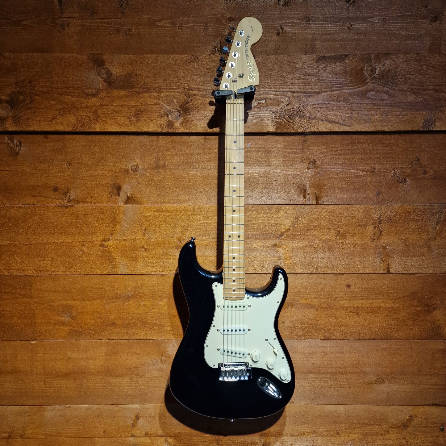 Squier Standard Stratocaster; Black: Serial Number: ICS13092185 | Second Hand