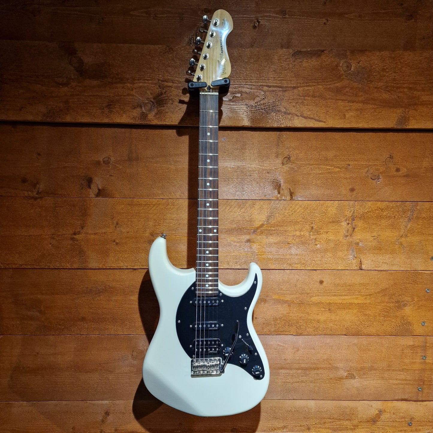 Vintage Advance AV6H Electric Guitar; Vintage White | Second Hand