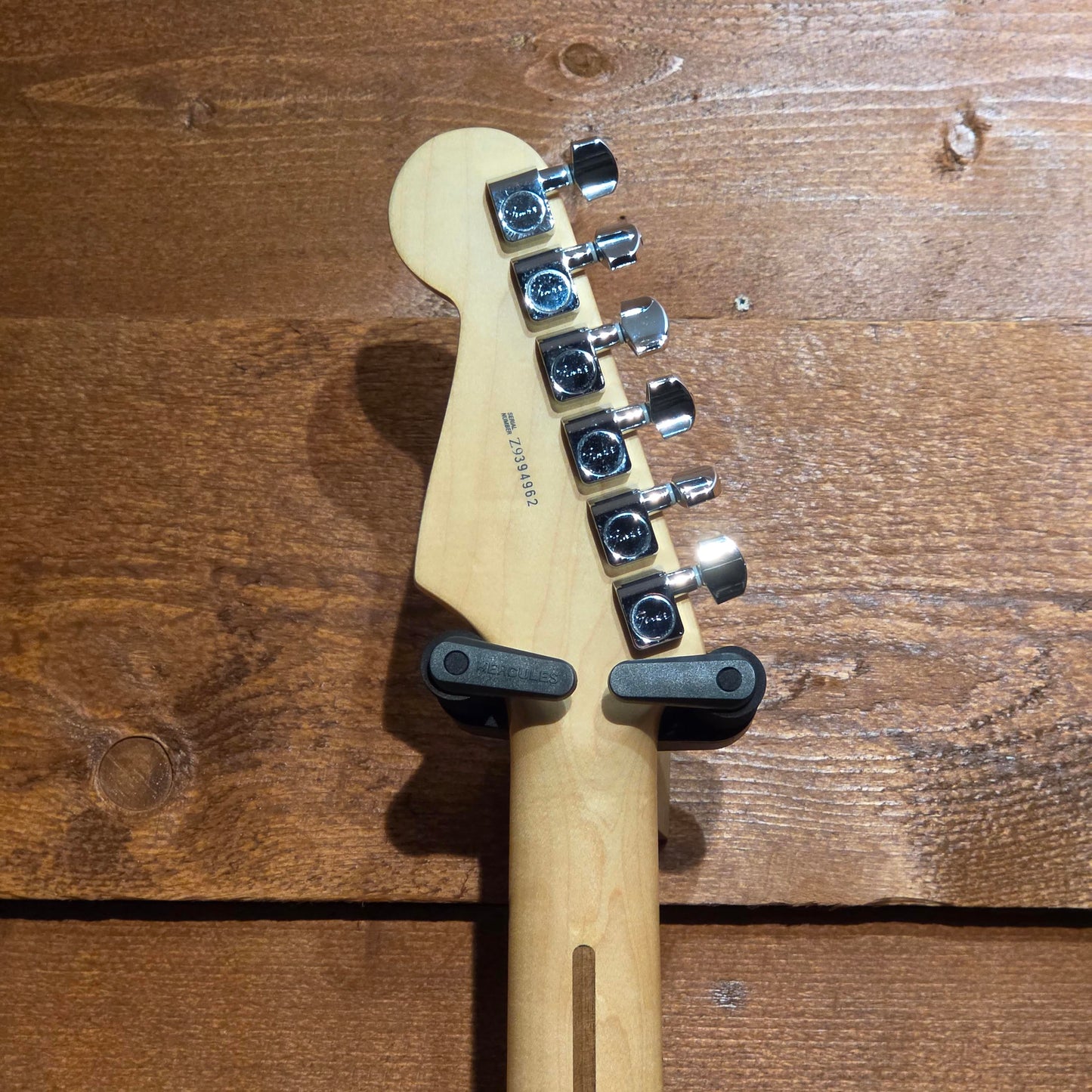 Fender American Standard Stratocaster; 3 Tone Sunburst: Serial No: Z9394962 | Second Hand