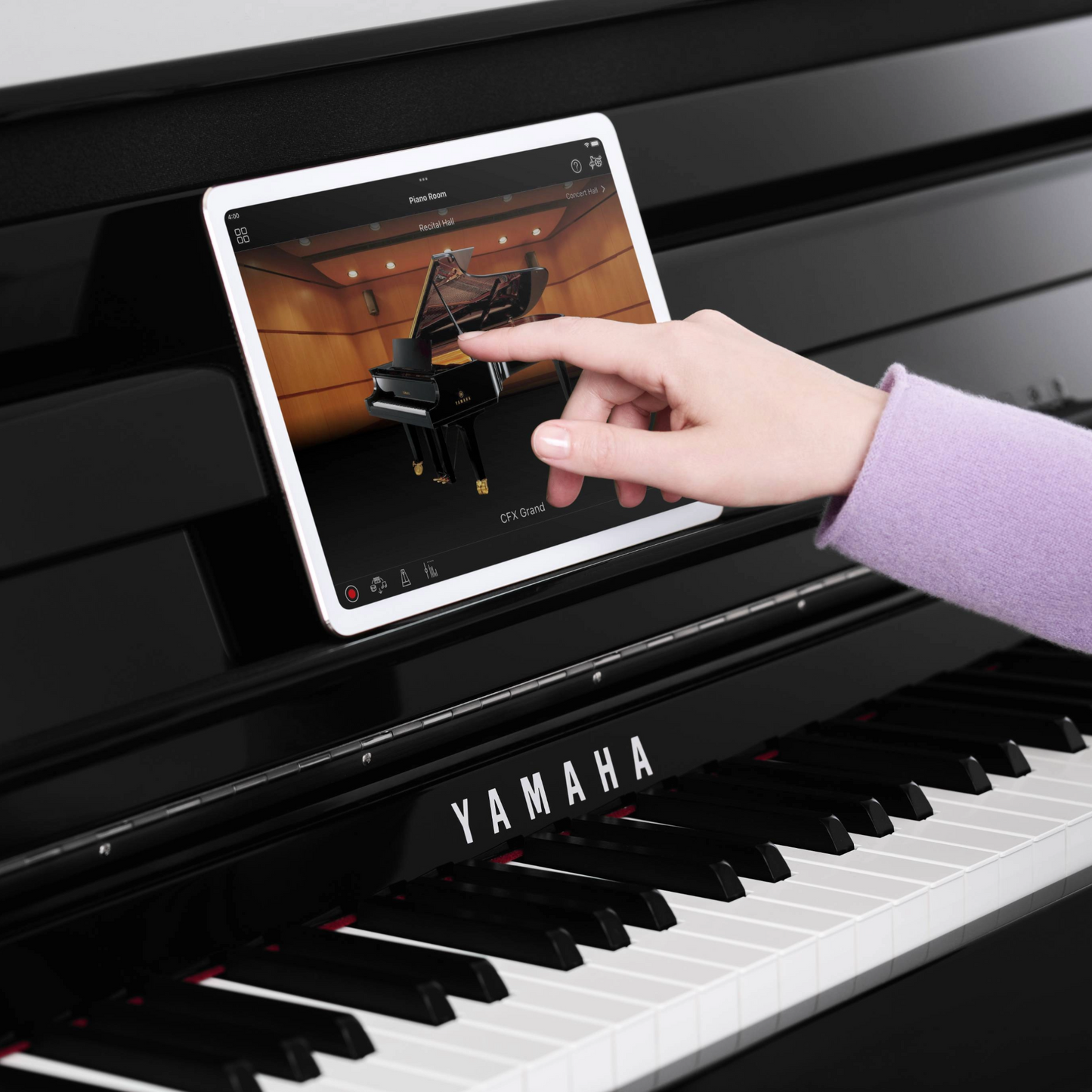 Yamaha CLP895GP Digital Grand Piano; Polished White