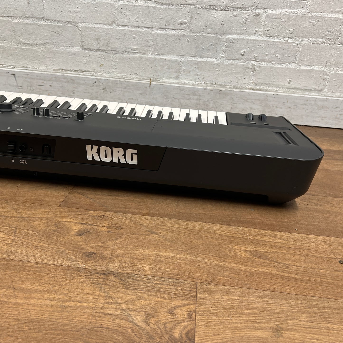 Korg Kross 2 88 Key Synthesizer Workstation, Matt Black; Serial No: 9065 | B Stock