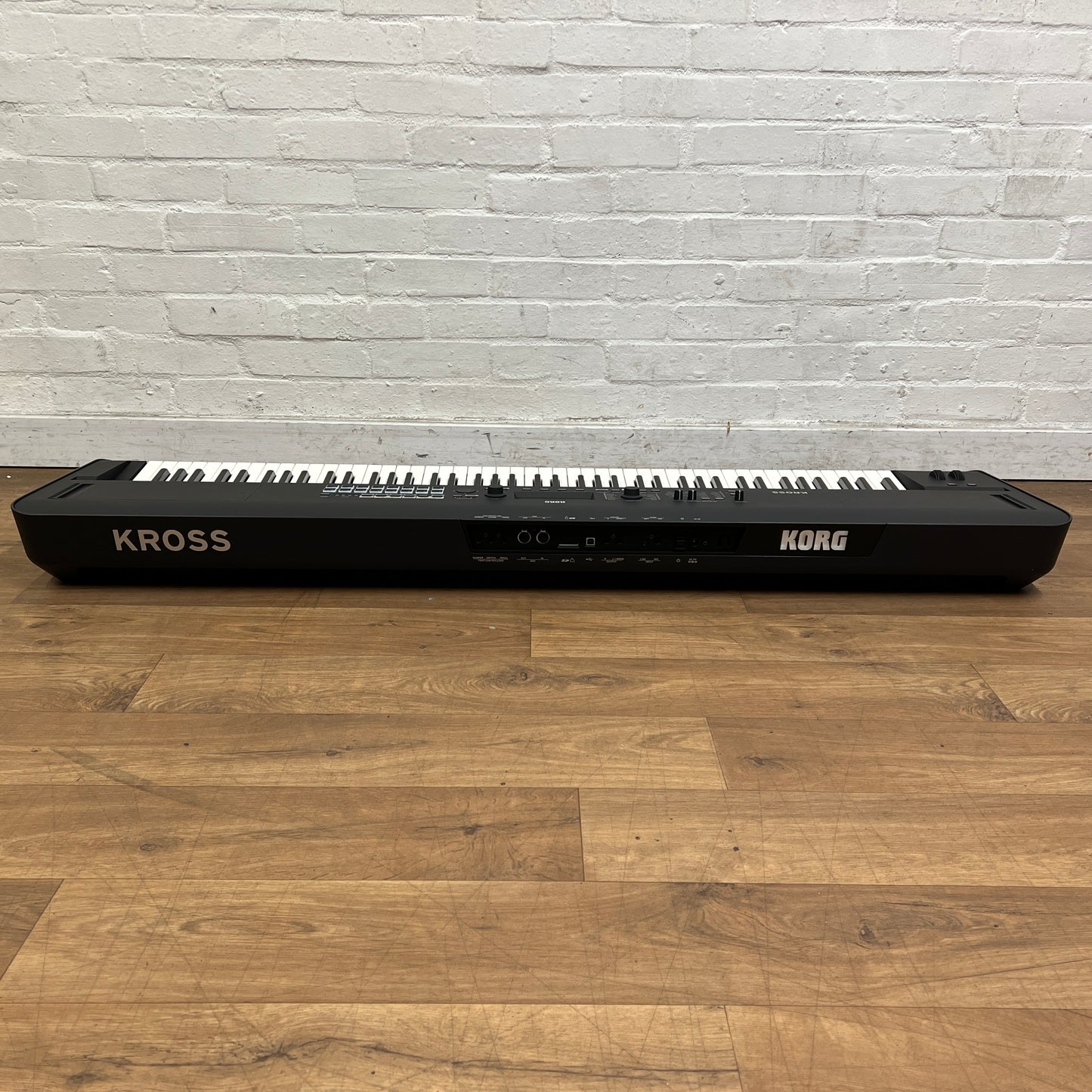 Korg Kross 2 88 Key Synthesizer Workstation, Matt Black; Serial No: 9065 | B Stock