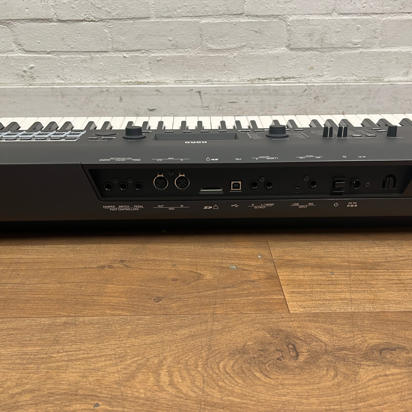 Korg Kross 2 88 Key Synthesizer Workstation, Matt Black; Serial No: 9065 | Second Hand