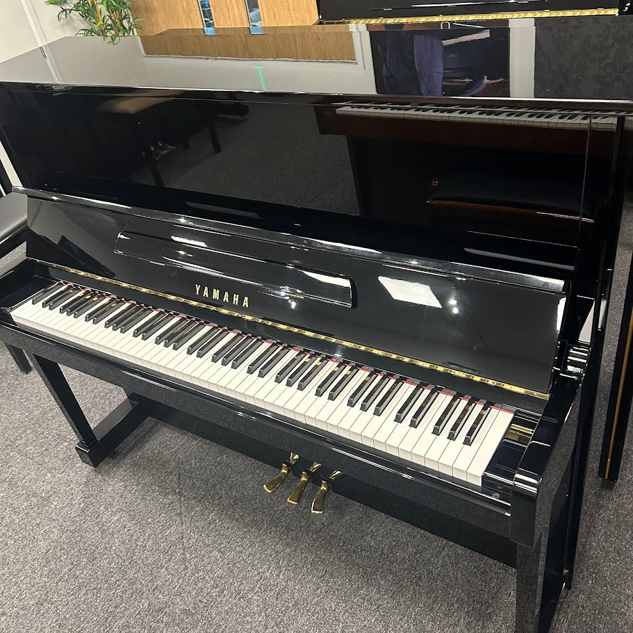 Yamaha U10 B1 Upright Piano; Polished Ebony: Serial No: 4507124 | Second Hand