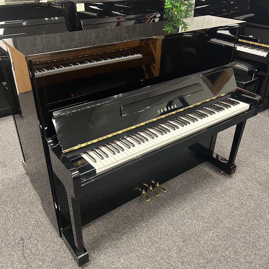 Yamaha U10 B1 Upright Piano; Polished Ebony: Serial No: 4507124 | Second Hand