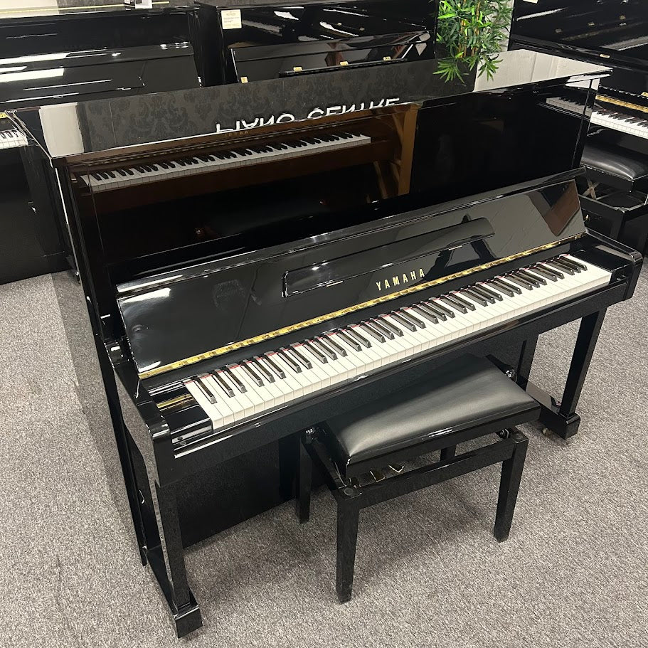 Yamaha U10 B1 Upright Piano; Polished Ebony: Serial No: 4507124 | Second Hand