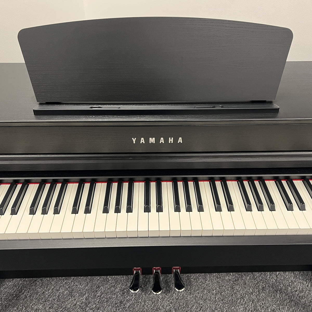 Yamaha CLP635 Digital Piano, Black; Serial No: BCZN01023 | Second Hand