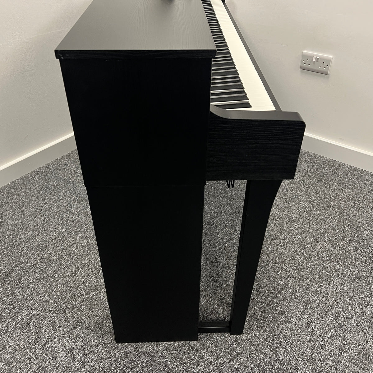 Yamaha CLP635 Digital Piano, Black; Serial No: BCZN01023 | Second Hand