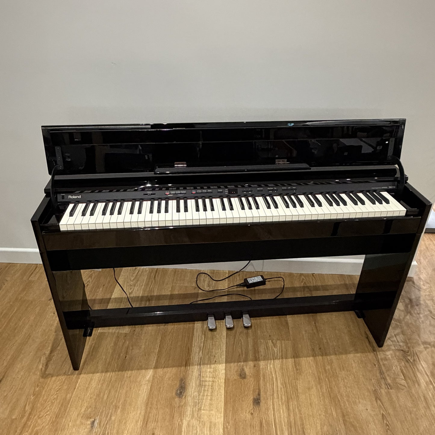 Roland DP990RF Polished Ebony Digital Piano, Inc Maching Stool; Serial No: Z4B4795 | Second Hand