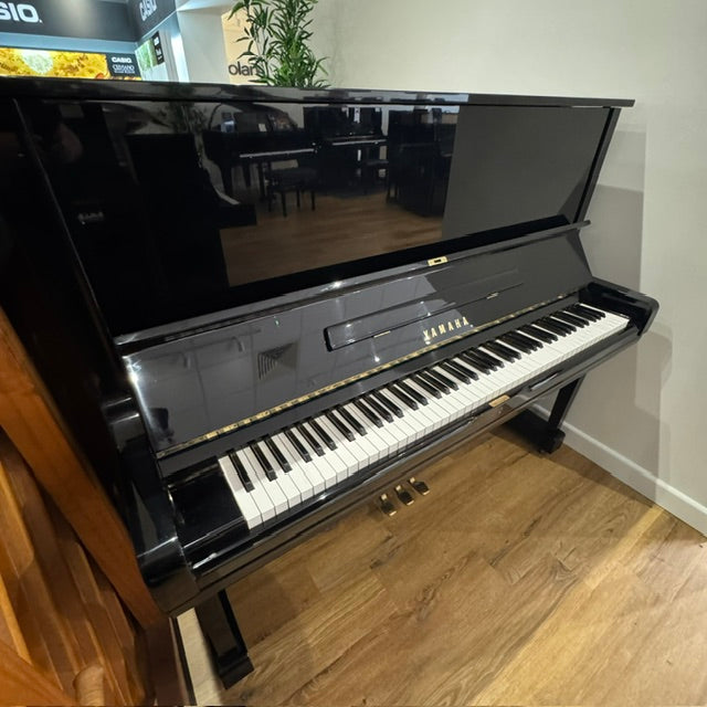 Yamaha U3 Upright Piano in Polished Black: Serial No: H2136990 | Second Hand