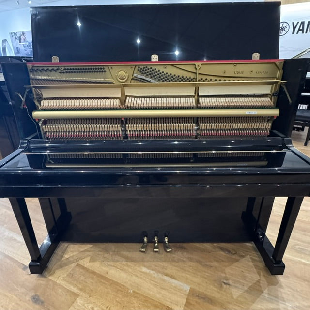 Yamaha U10 B1 Upright Piano in Polished Black: Serial No: 4391720 | Second Hand