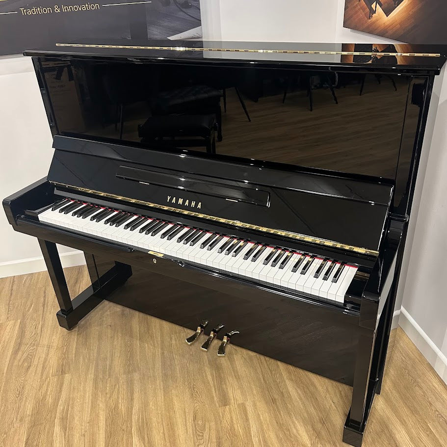 Yamaha SU131 Upright Piano; Polished Ebony: Serial No: 5370872 | Second Hand