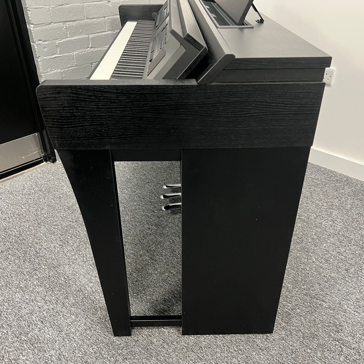 Yamaha CVP805 Digital Piano, Black; Serial No: BCZN01008 | Second Hand