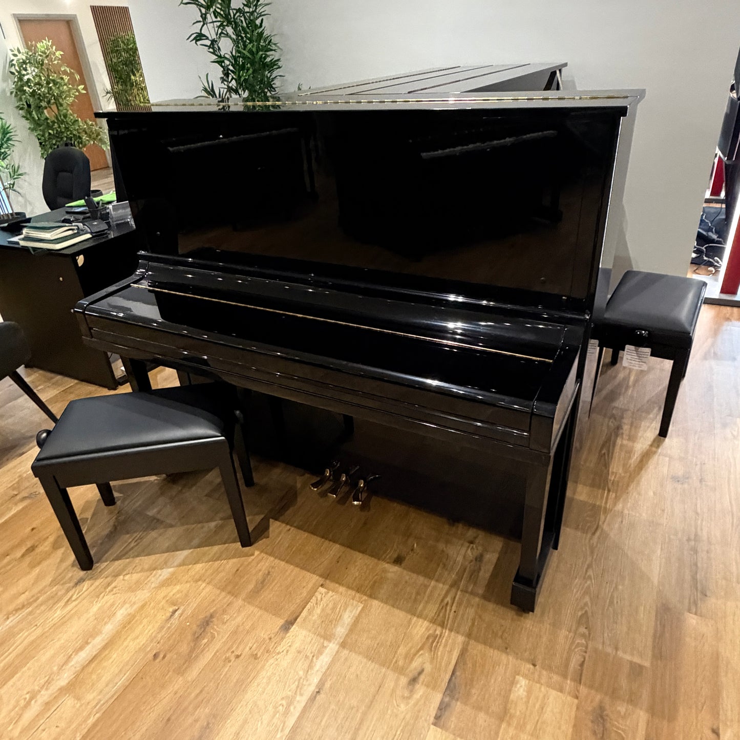 Yamaha U30 B1 Upright Piano in Polished Black: Serial No: 4692296 | Second Hand