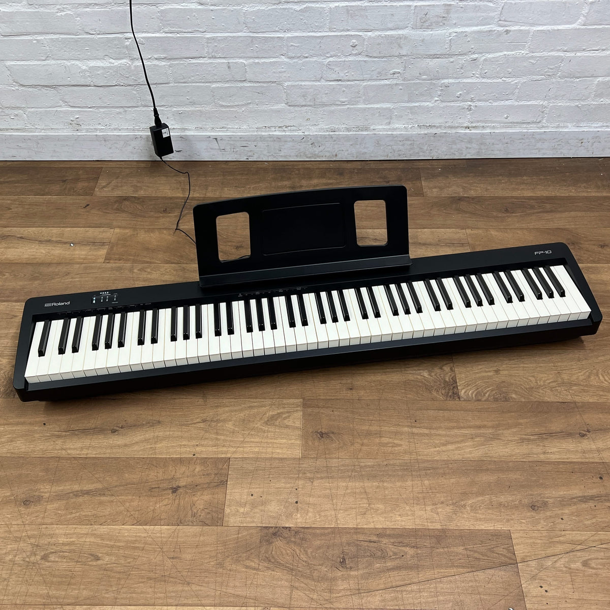 Roland FP10 Portable Piano; Serial No: Z7J5549 | Second Hand