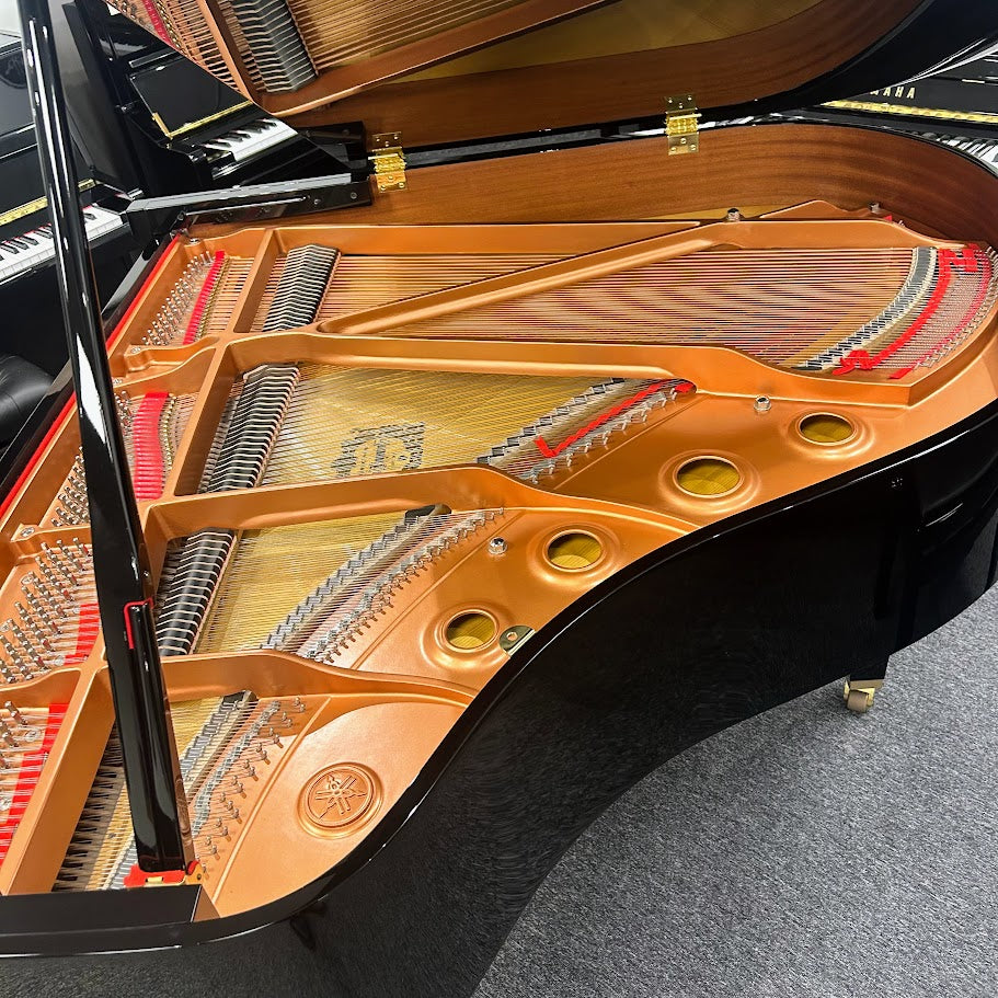 Yamaha GC1 Grand Piano; Polished Ebony: Serial No: 6407468 | Second Hand