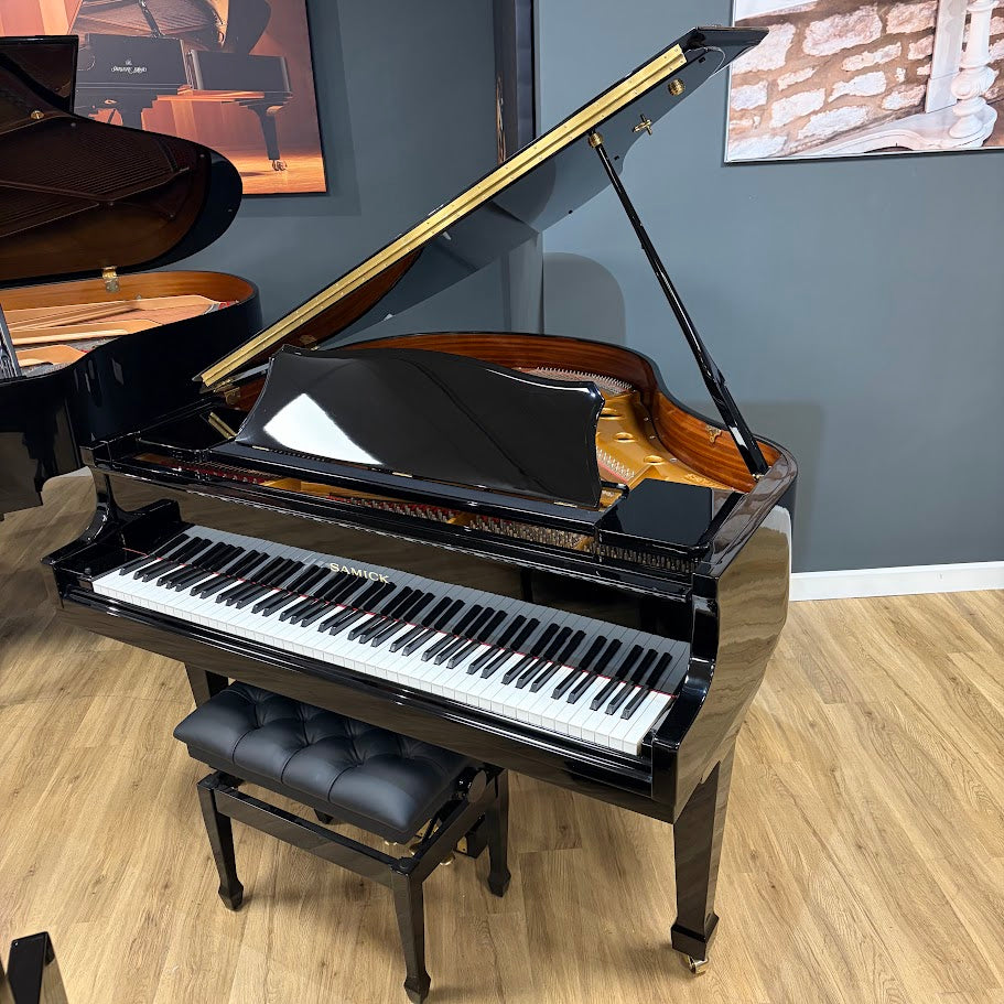 Samick SIG47 Baby Grand Piano in Polished Ebony: Serial No: IJNCG0068 | Second Hand