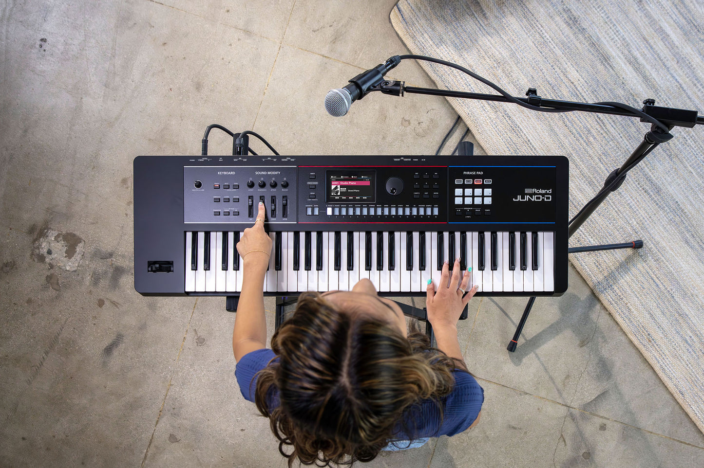 Roland Juno D7 Synthesizer