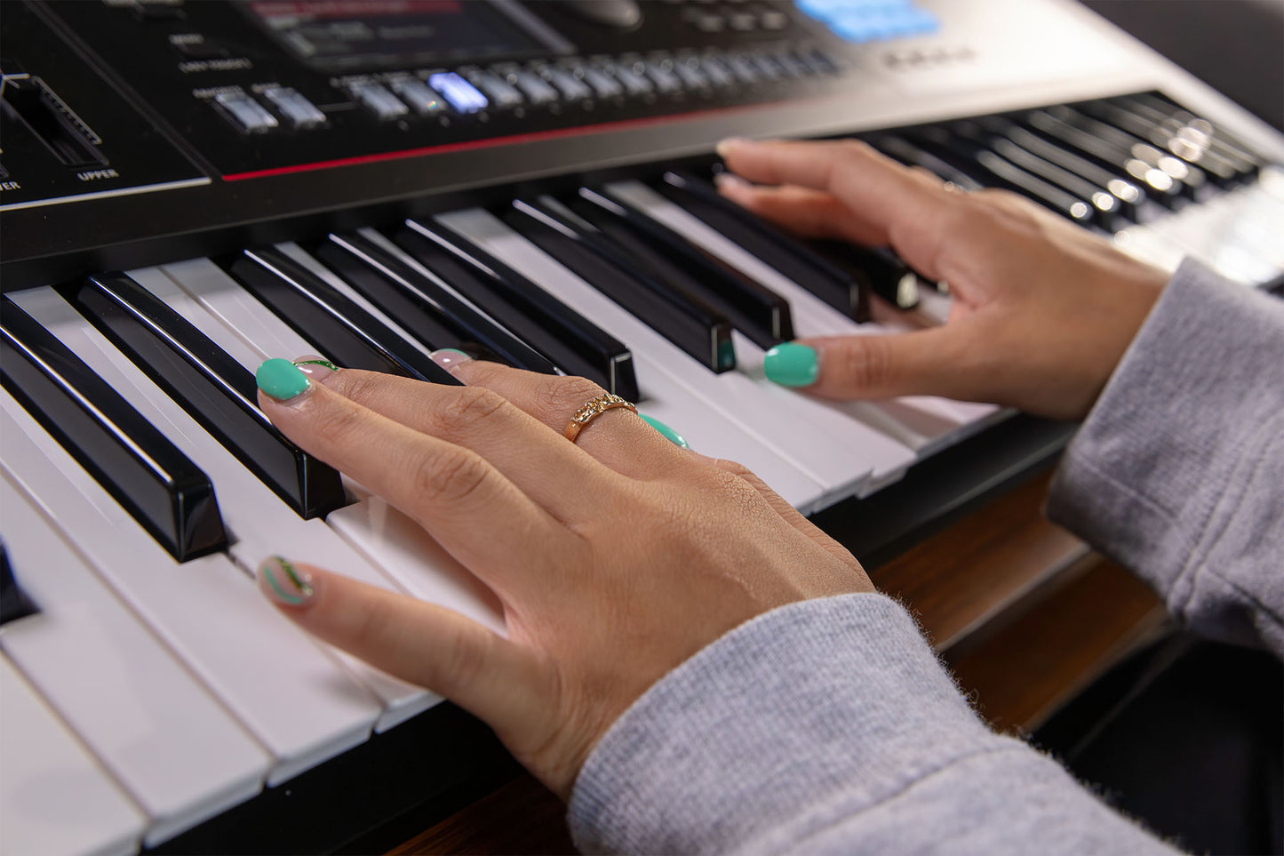 Roland Juno D7 Synthesizer