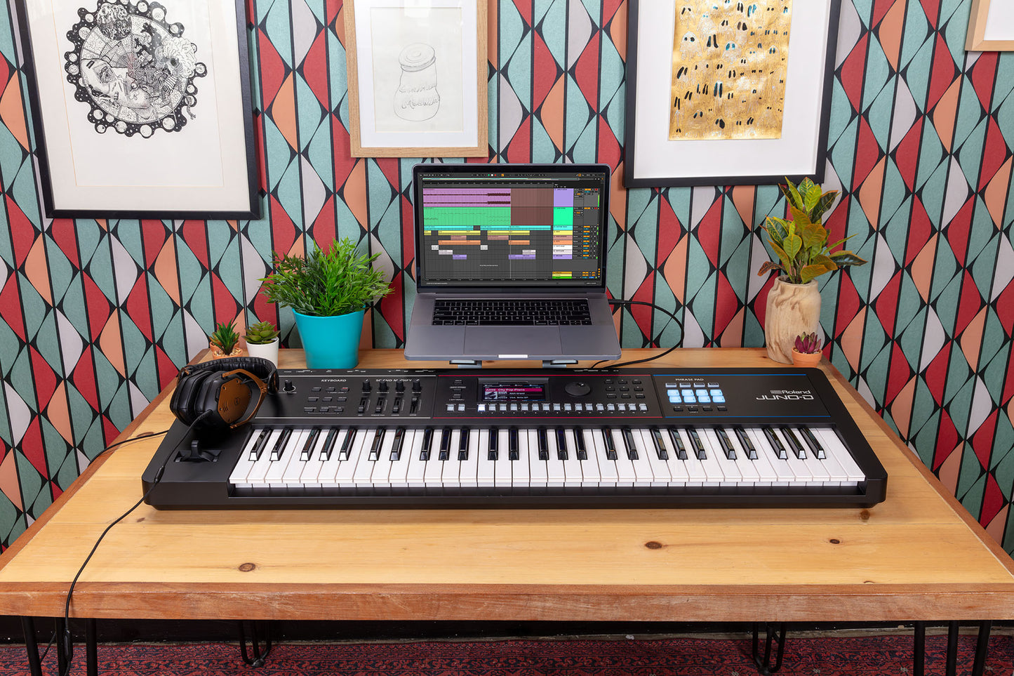 Roland Juno D7 Synthesizer