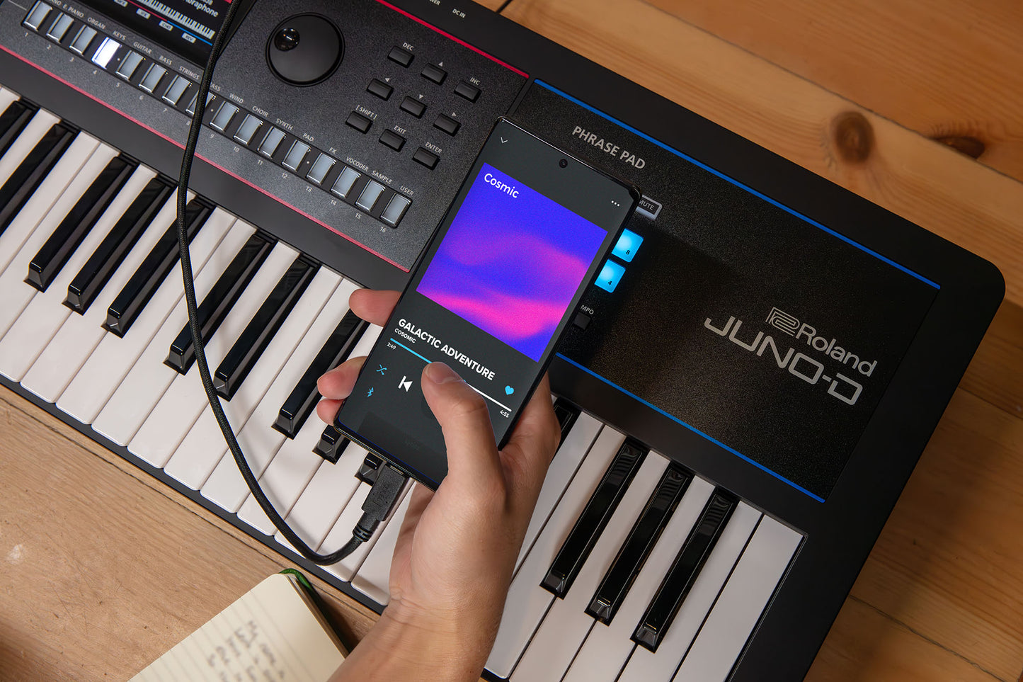Roland Juno D7 Synthesizer