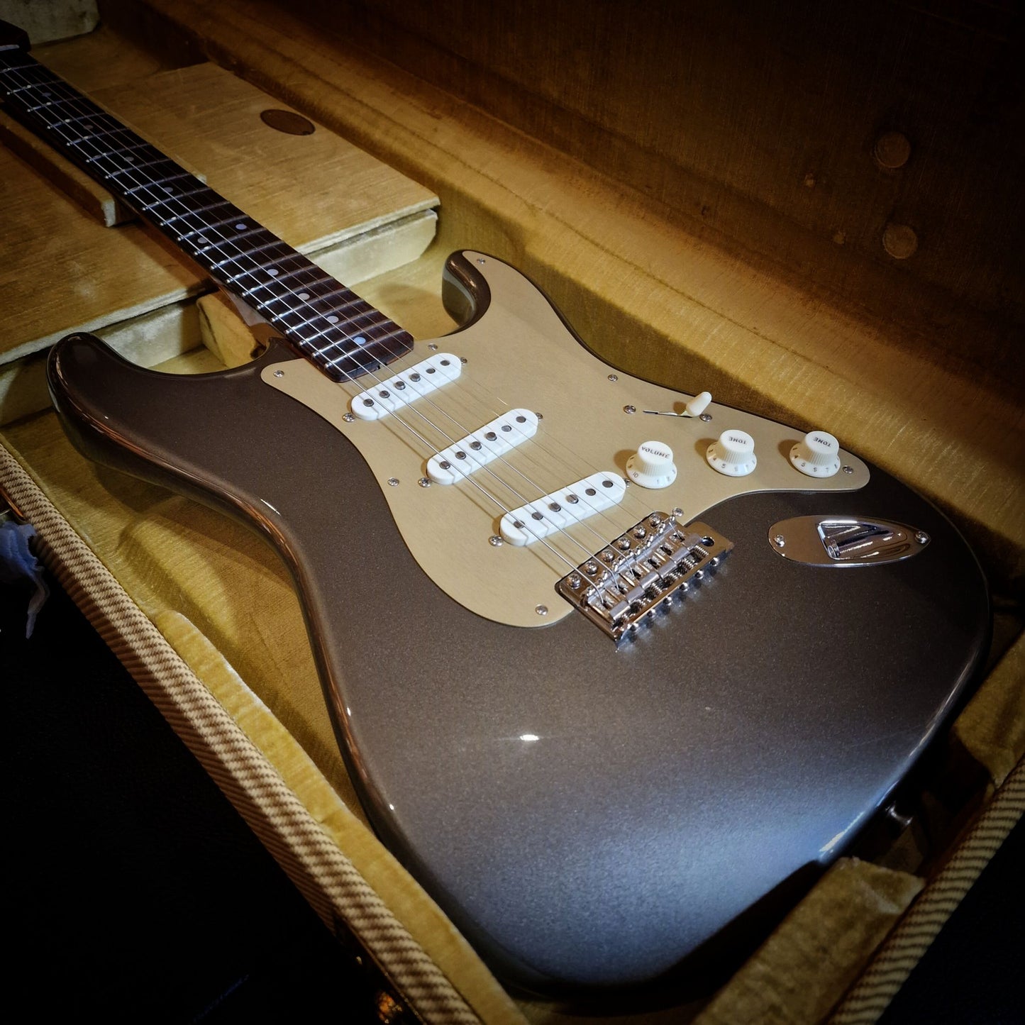 Fender Custom Shop Limited Edition Roasted Stratocaster Special NOS Electric Guitar May 2024; Aged Pewter : Serial Number: CZ579855 | Second Hand