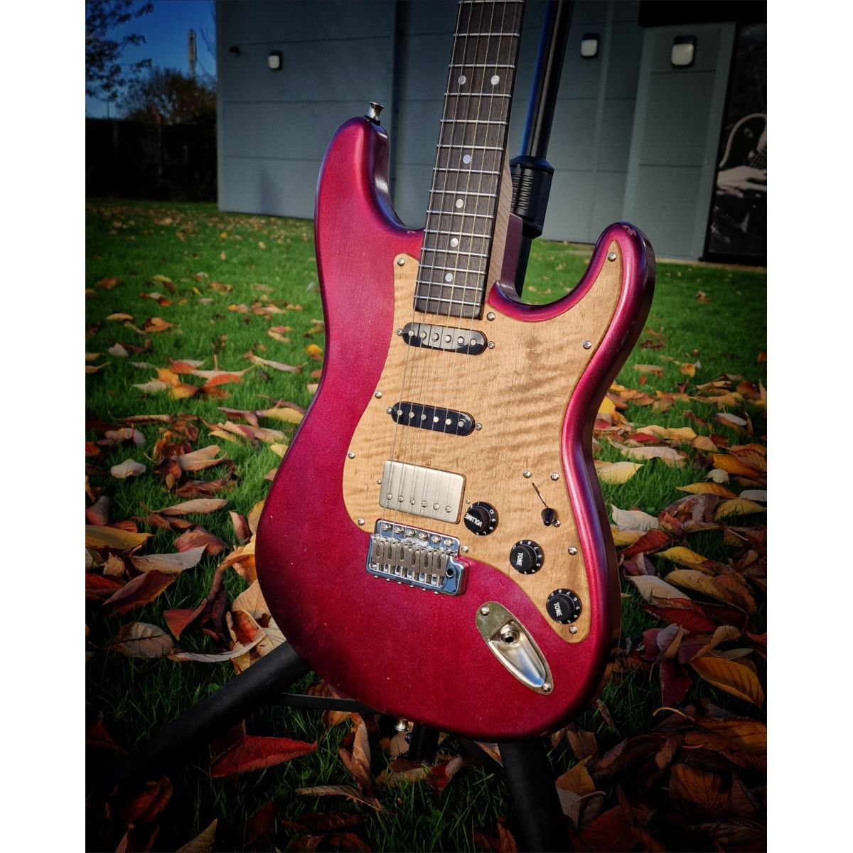 Moore Guitars Samuel; Pink Wood #011