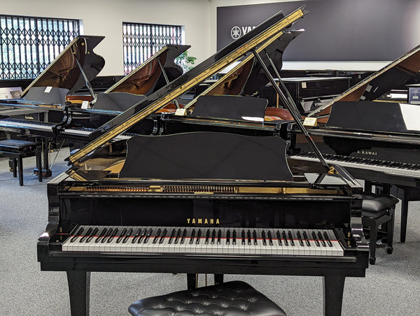 Reconditioned Yamaha C3 Polished Ebony Grand Piano Upright Piano with Matching Stool Serial No: B2531979