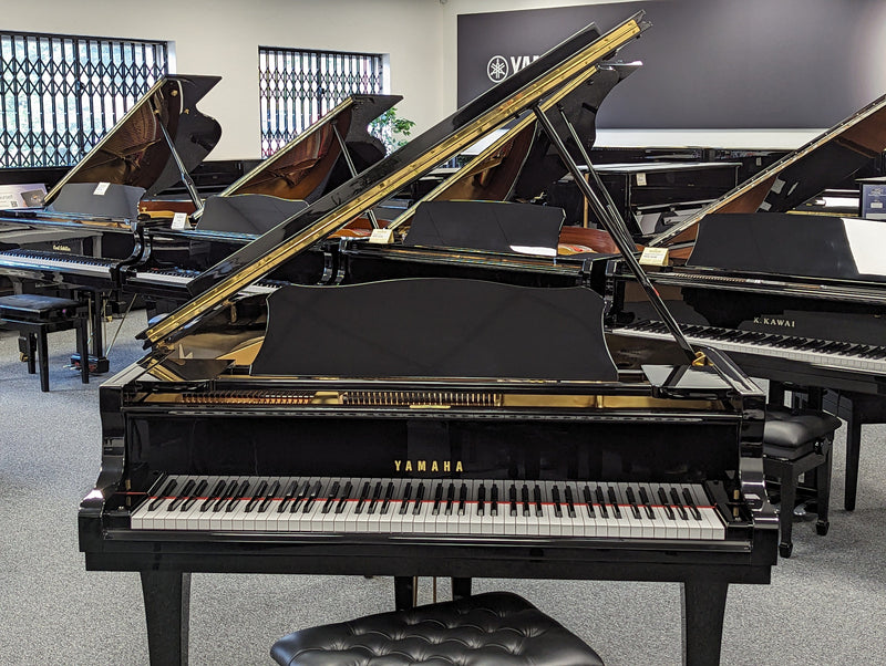Reconditioned Yamaha C3 Polished Ebony Grand Piano Upright Piano with Matching Stool Serial No: B2531979