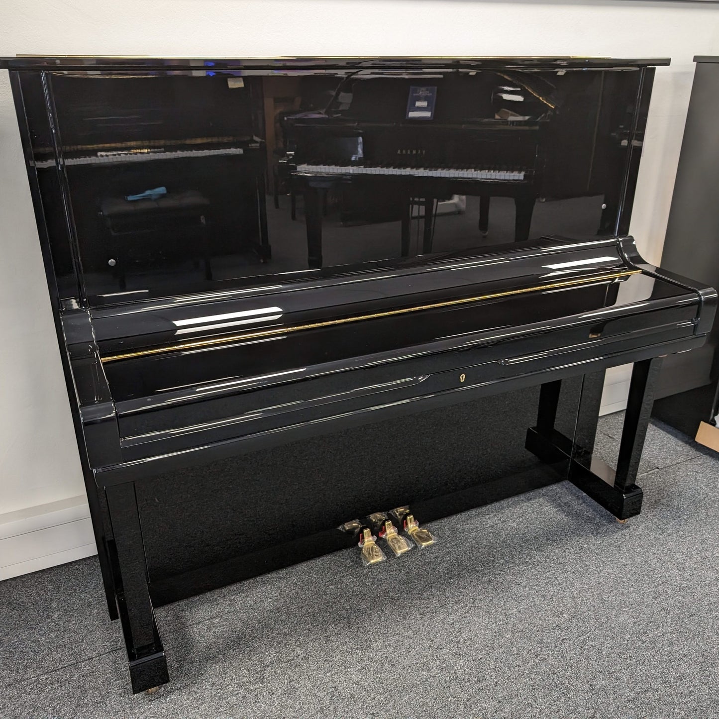 Yamaha U3 Upright Piano in Polished Black Serial No: H3142422 | RECONDITIONED AS NEW