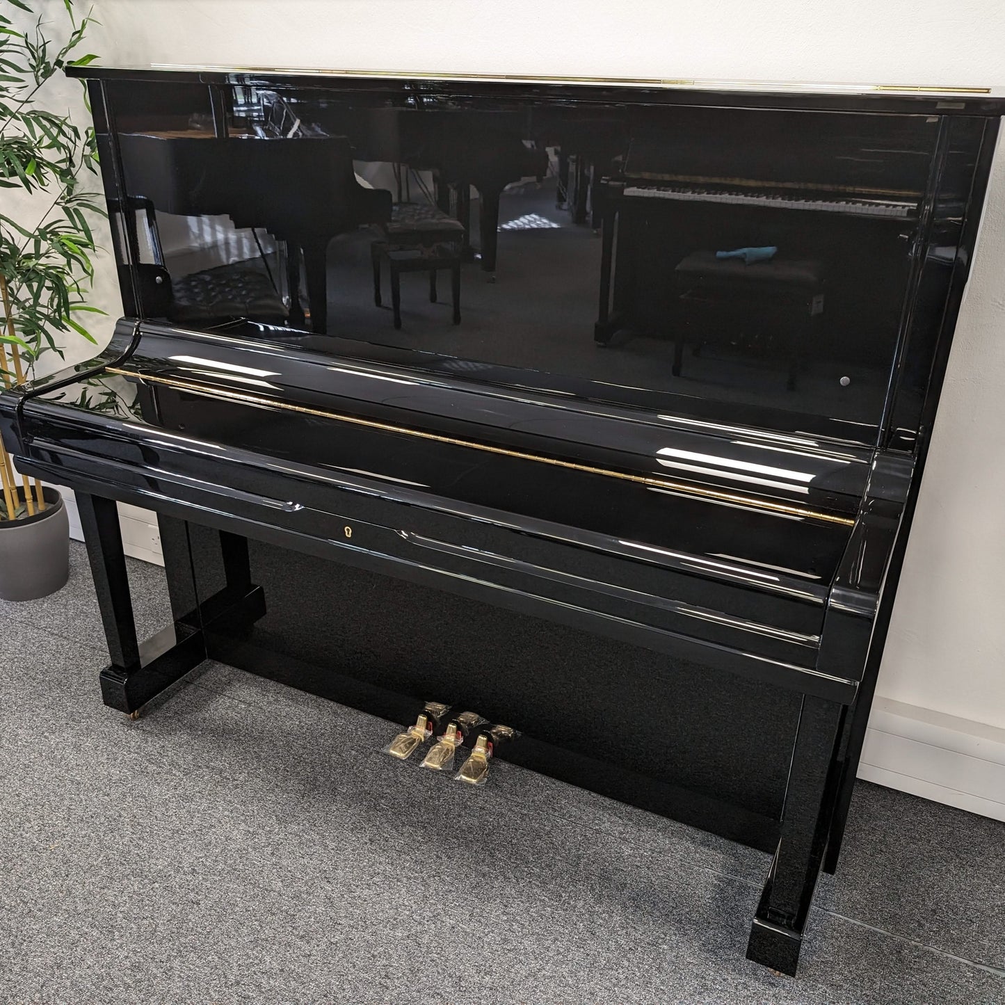 Yamaha U3 Upright Piano in Polished Black Serial No: H3142422 | RECONDITIONED AS NEW
