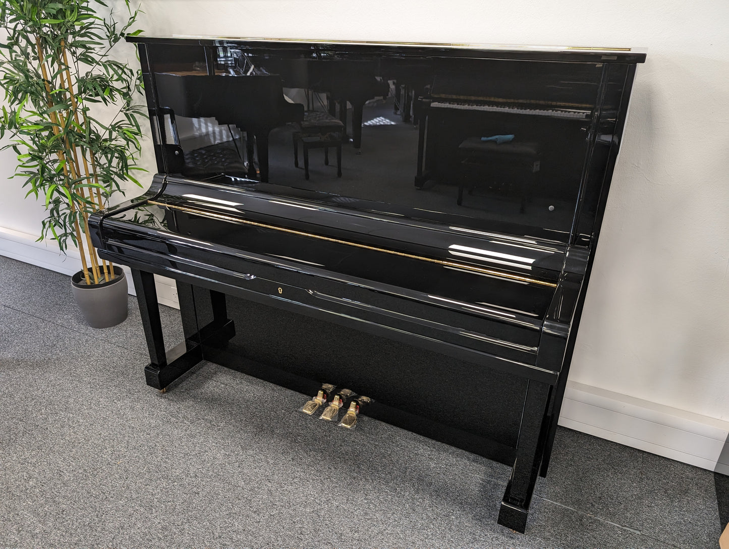 Yamaha U3 Upright Piano in Polished Black Serial No: H1484809 | RECONDITIONED AS NEW