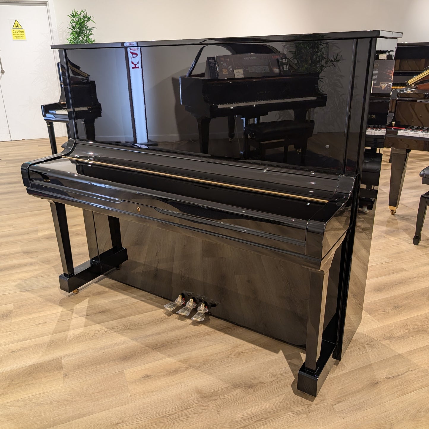 Yamaha U3 Upright Piano in Polished Black Serial No: H2026960 | RECONDITIONED AS NEW