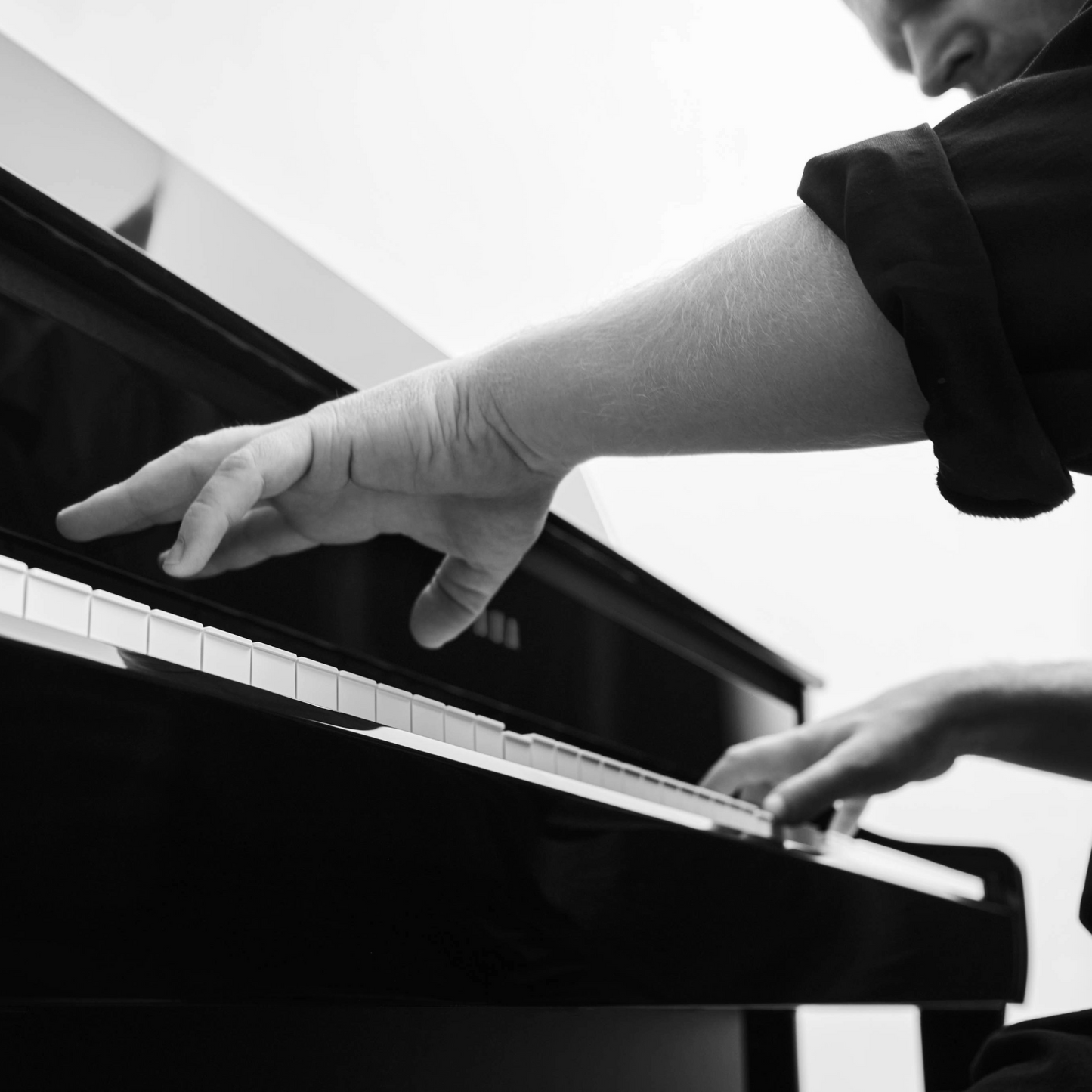 Yamaha CLP875B Clavinova Digital Piano; Black Walnut