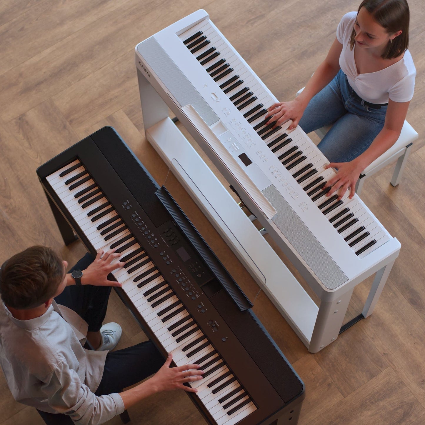 Kawai ES520 Digital Piano; White With FREE Wooden Stand