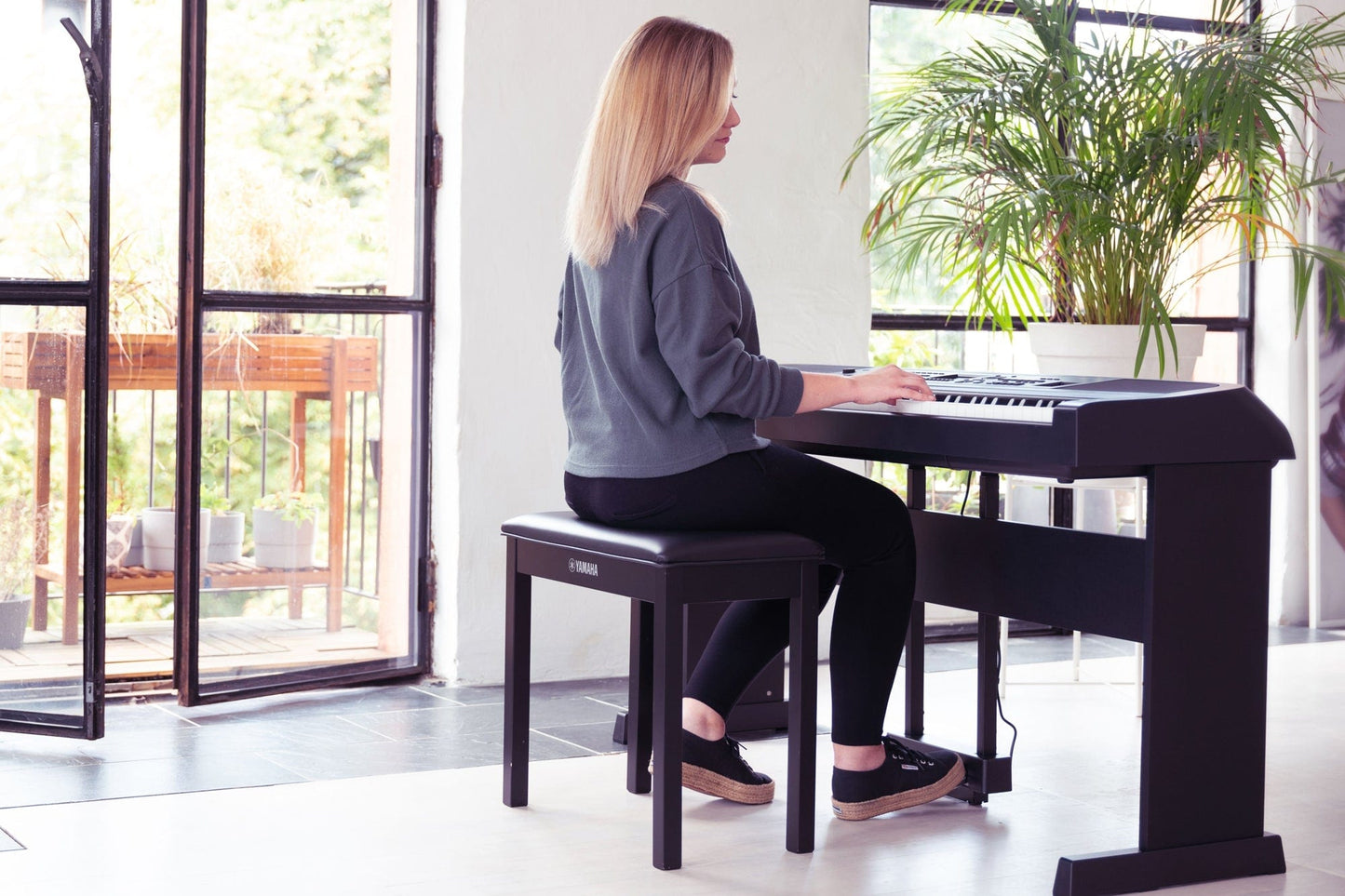 Yamaha DGX670 Black Piano Value Package