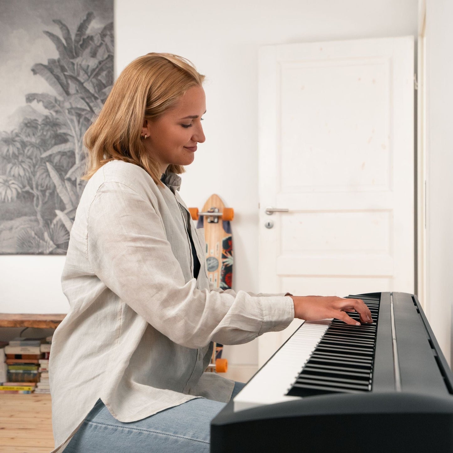 Kawai ES120 Digital Piano; White Home Package