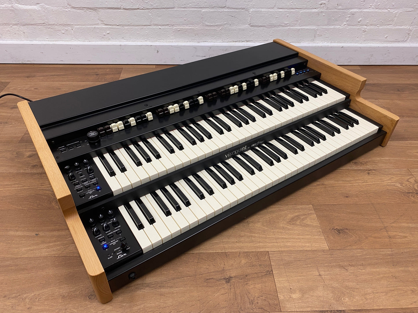 Second Hand Viscount Legend Live Key B Organ Serial No: 8216747