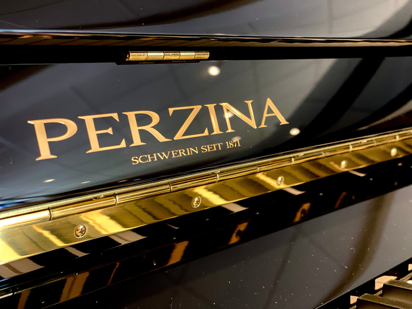 Perzina UP129 Upright Piano; Black Polished