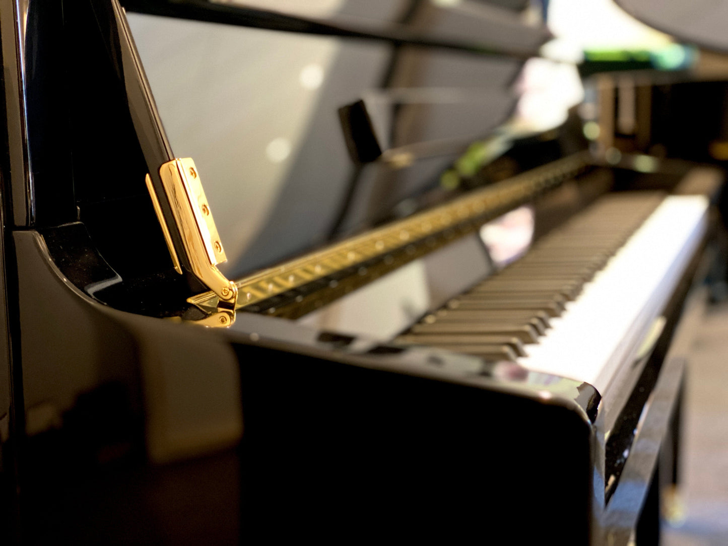 Perzina UP127 Upright Piano; Black Polished