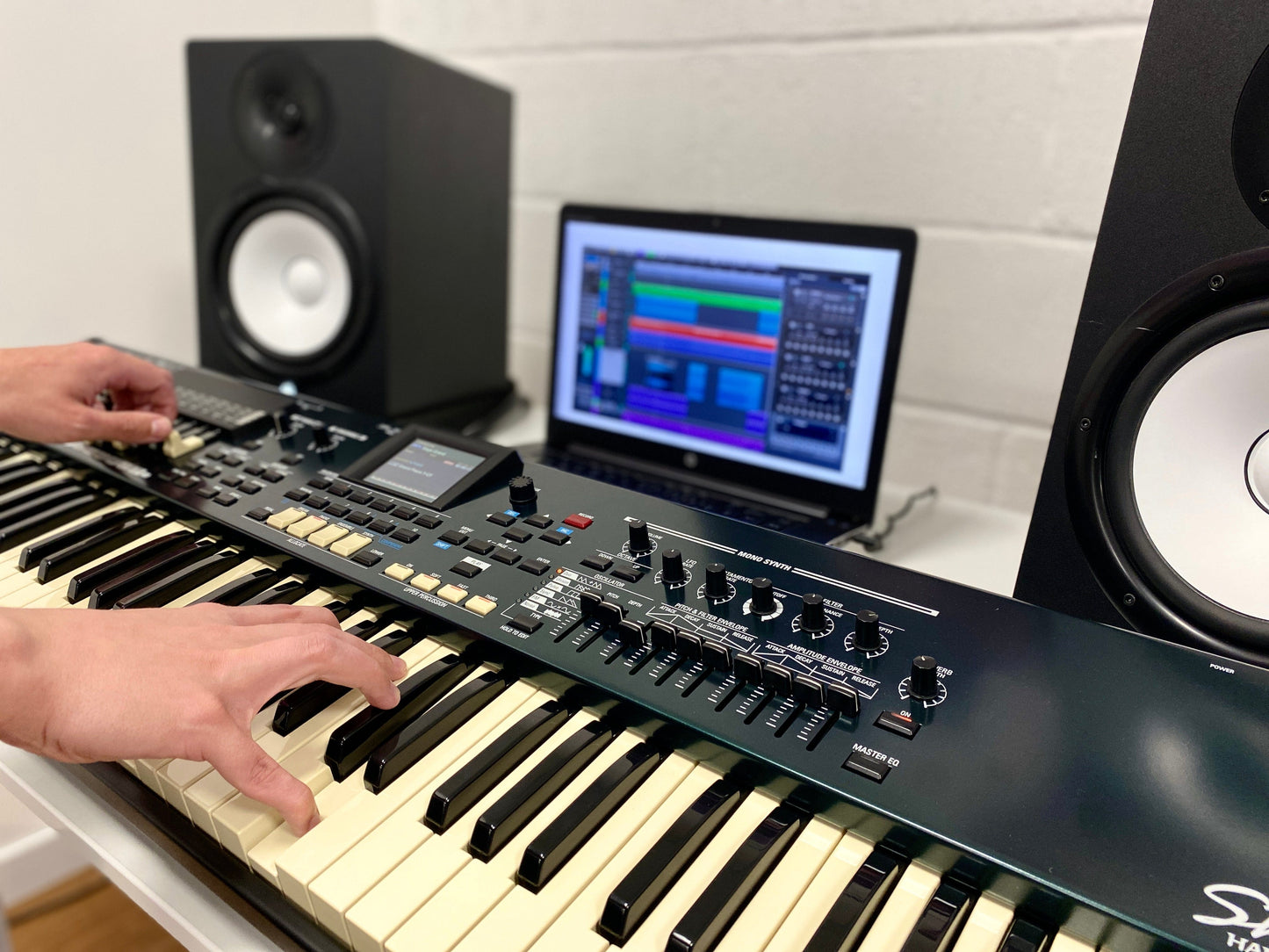 Hammond SK PRO 61 Note Stage Keyboard