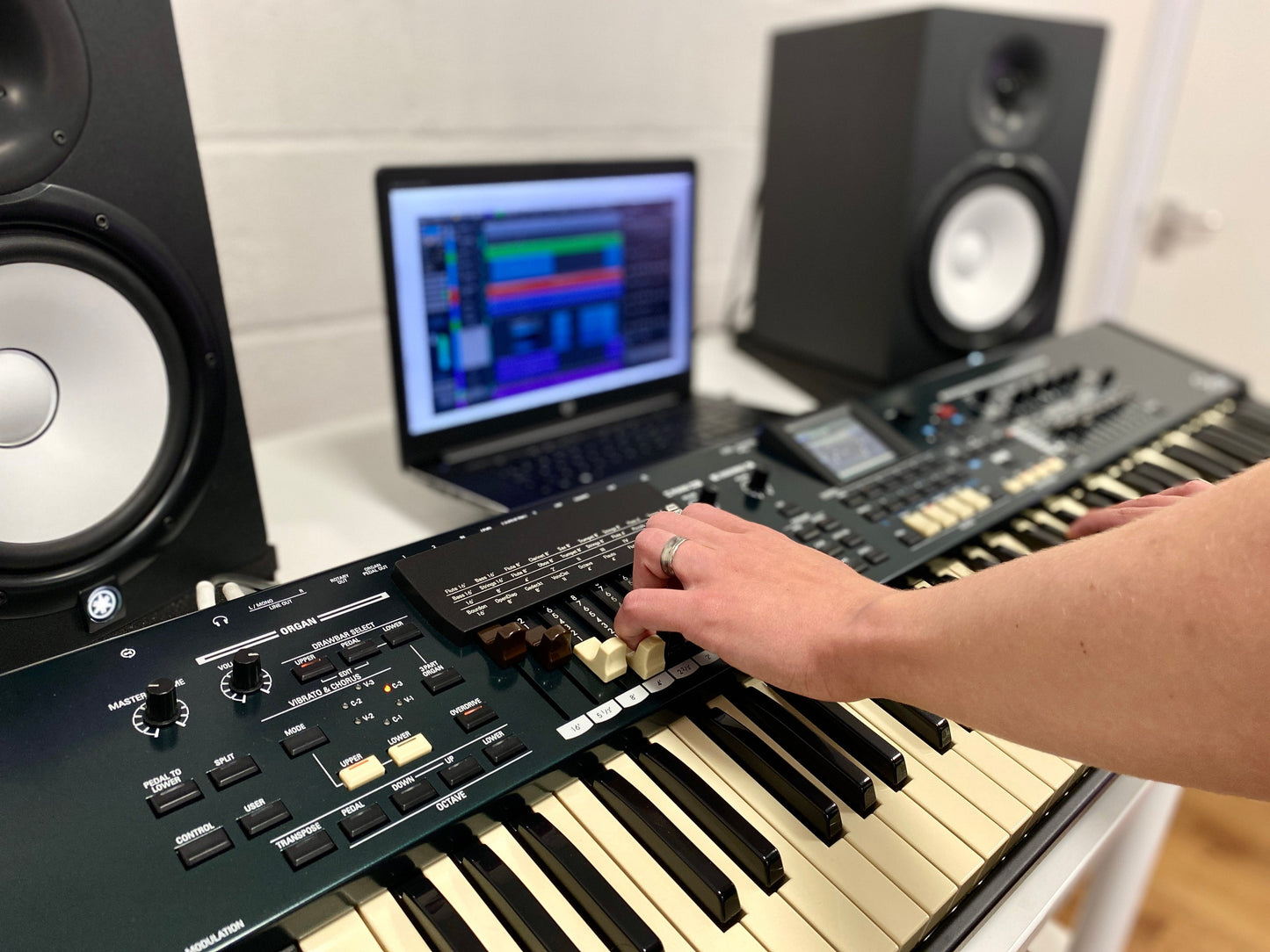 Hammond SK PRO 61 Bundle Incl Stand & Carry Case