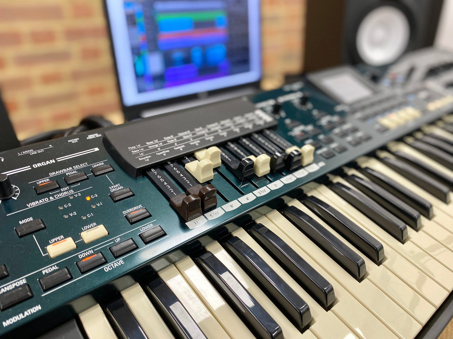 Hammond SK PRO 61 Bundle Incl Carry Case