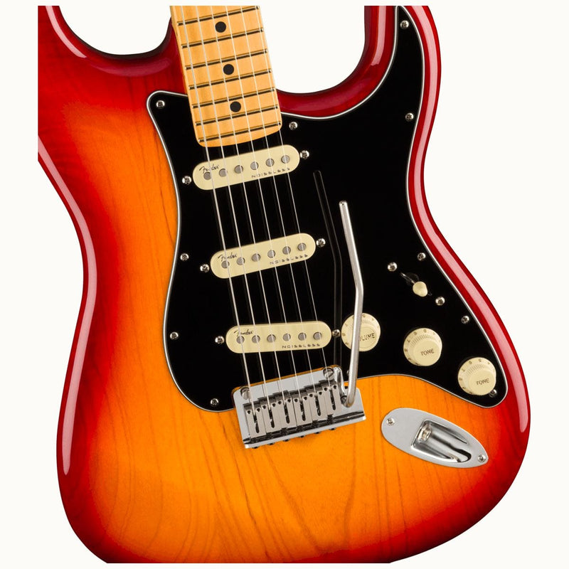 Fender Ultra Luxe Stratocaster Maple Fingerboard Plasma Red Burst