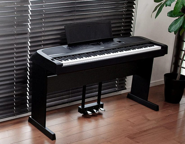 Yamaha DGX670 Black Piano Home Package