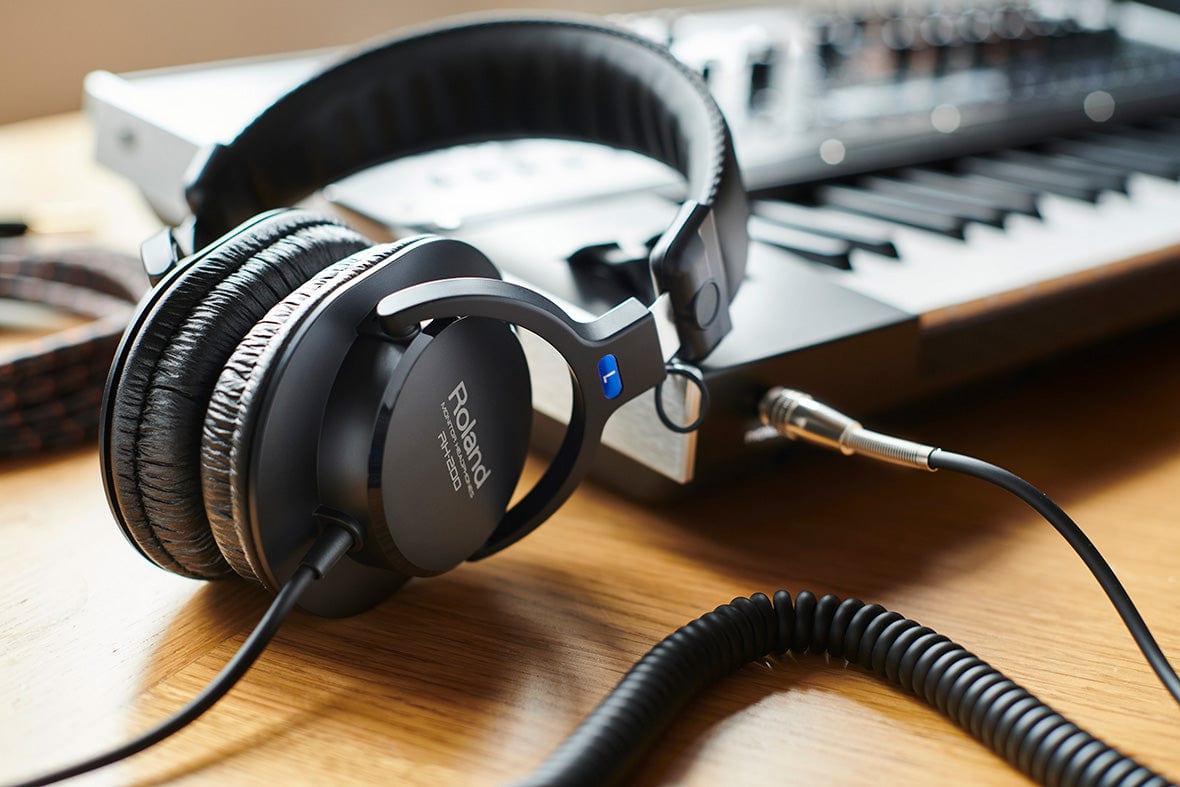 Roland RH200 Closed Type Headphones: Black