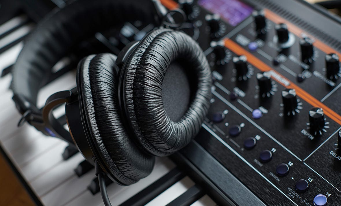 Roland RH200 Closed Type Headphones: Black